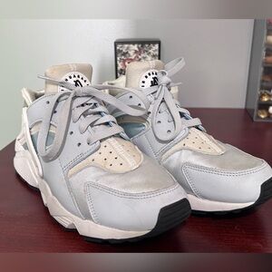 BABY BLUE NIKE HUARACHE SIZE 8